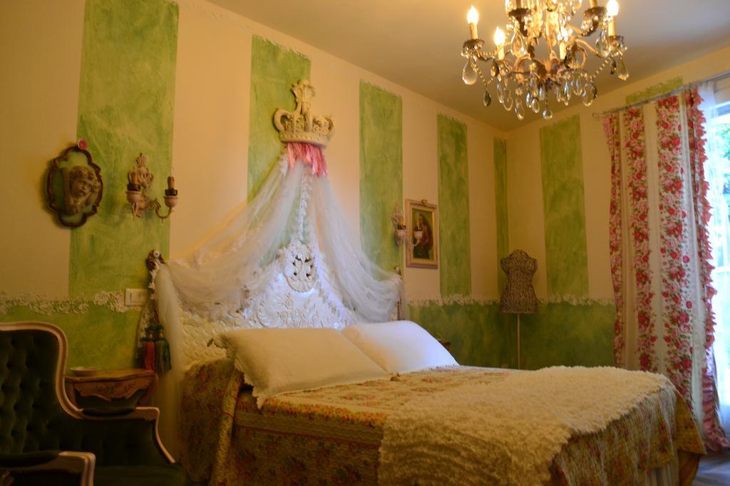 La Maison Delle Favole Desenzano del Garda Rum bild