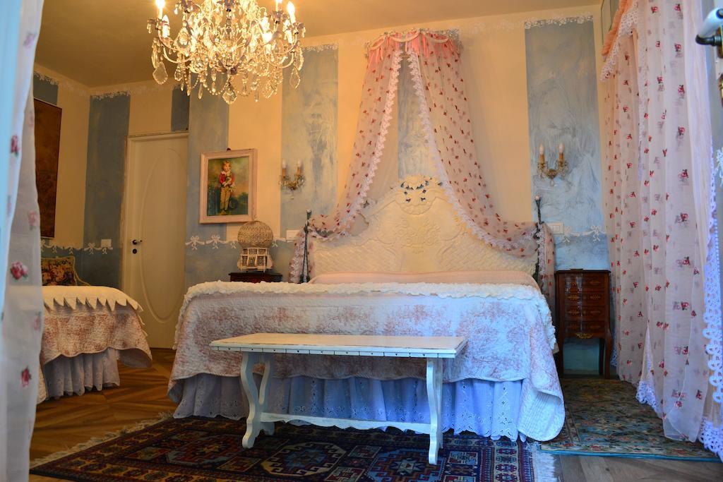 La Maison Delle Favole Desenzano del Garda Rum bild