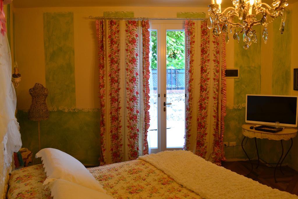 La Maison Delle Favole Desenzano del Garda Rum bild