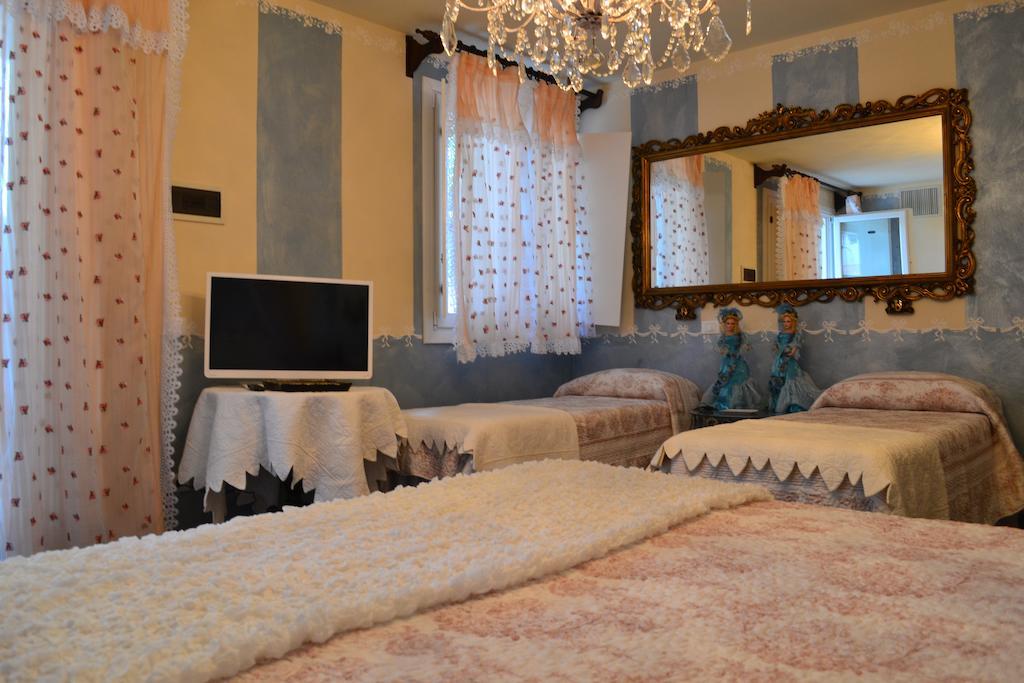 La Maison Delle Favole Desenzano del Garda Rum bild