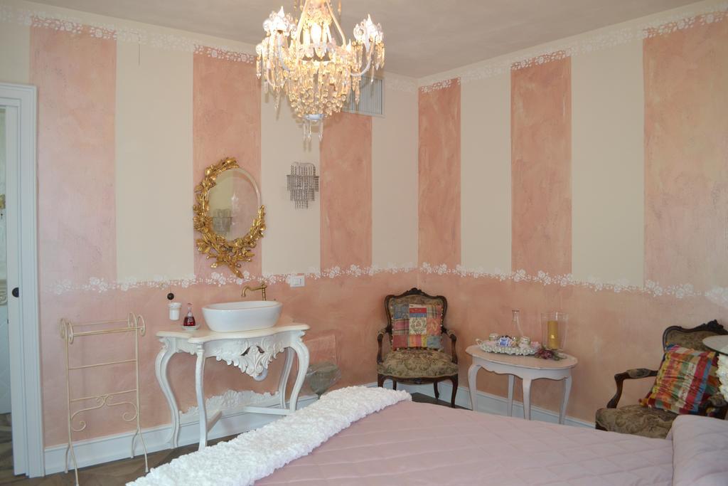 La Maison Delle Favole Desenzano del Garda Rum bild