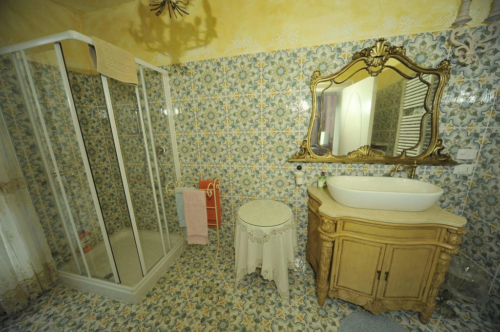 La Maison Delle Favole Desenzano del Garda Rum bild
