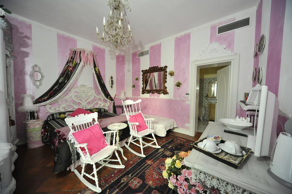 La Maison Delle Favole Desenzano del Garda Rum bild